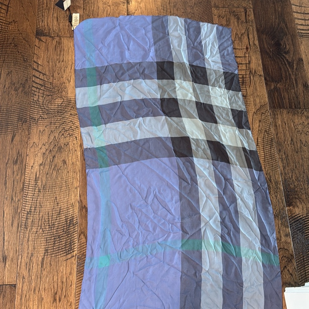 Silk Burberry Mega Check scarf - Picture 9 of 11